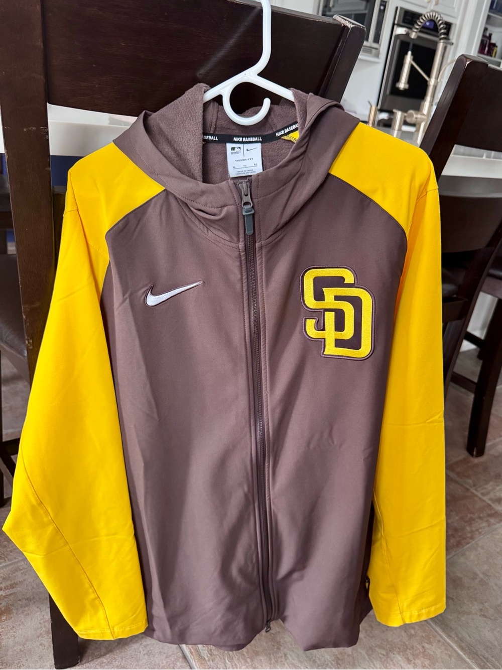 Men’s XL Nike San Diego Padres lightweight jacket